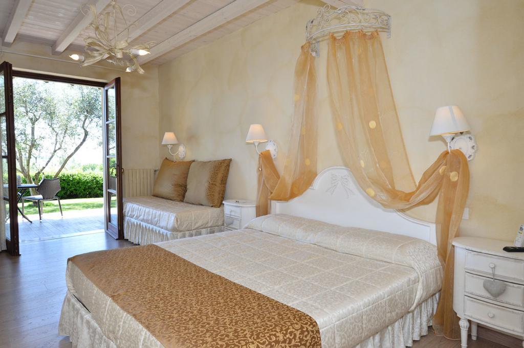 La Gemma Sul Lago Manerba del Garda Bagian luar foto